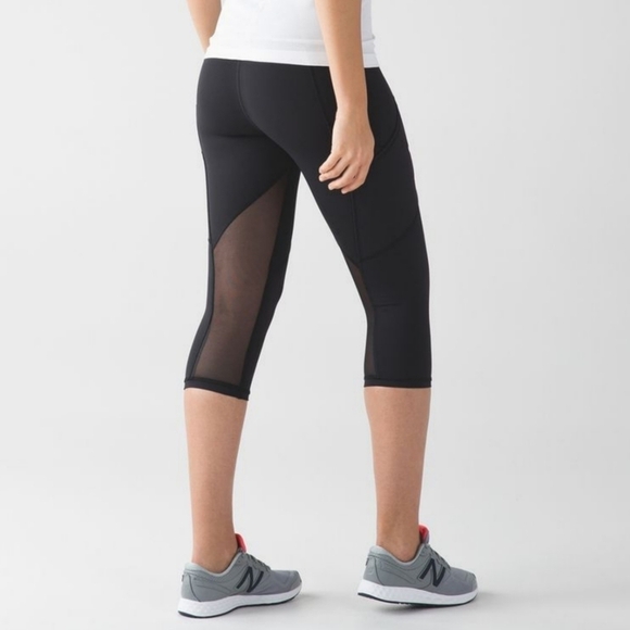 Lululemon Black Outrun Ruched Mesh Pocket Luxtreme Cropped Tight Leggings - Picture 2 of 12